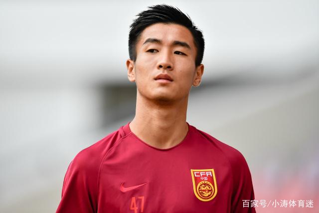 菲律宾海军战机飞越黄岩岛引发中国军舰紧急响应